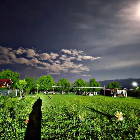 Life On The Farm Parque de Campismo Nepravishte